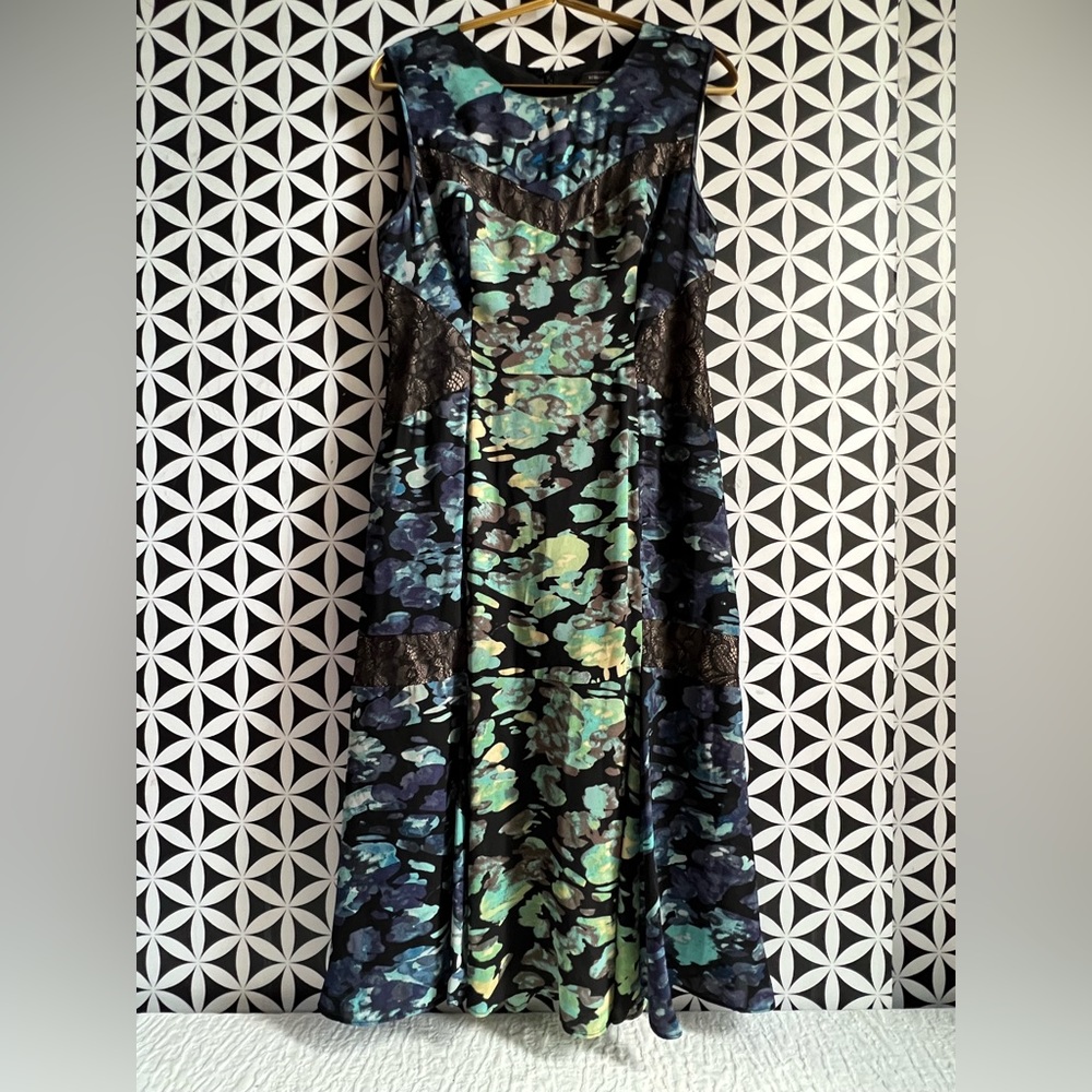 BCBG MAXAZRIA JOLIE
PRINTED LACE INSET DRESS - Over the knee